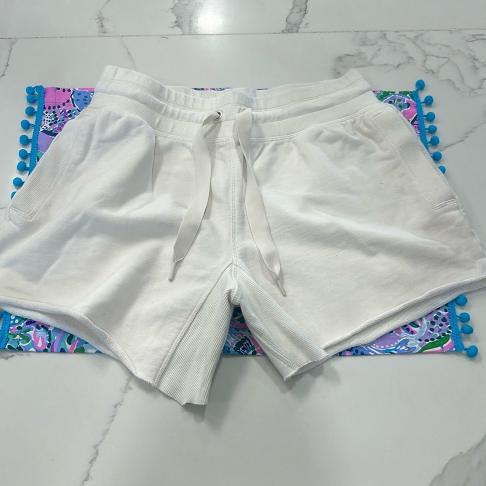 Athleta Women’s White 100% Drawstring Shorts with‎ Pockets. Size S